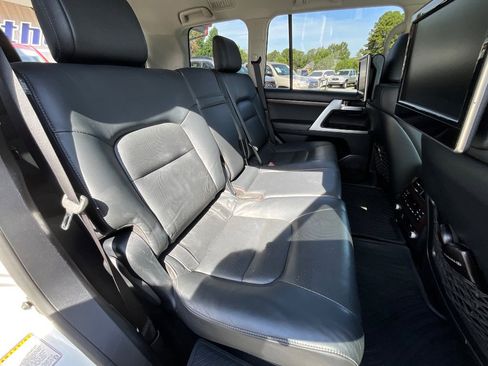 Used 2016 Toyota Land Cruiser image 33