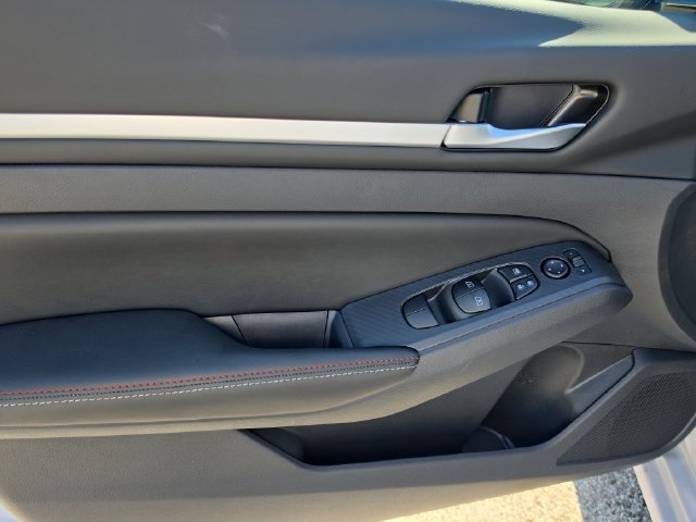 New 2026 Nissan Altima 2.5 SR w/ SR Premium Package FWD image 17