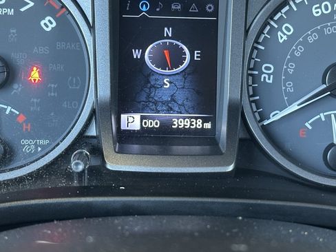 Certified 2022 Toyota Tacoma TRD Off-Road w/ TRD Premium Off Road Package AWD/4WD image 24