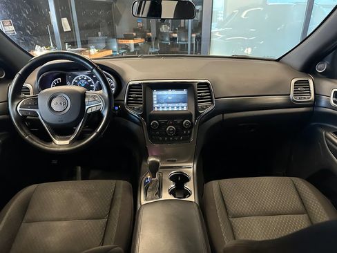 Used 2021 Jeep Grand Cherokee Laredo w/ Security & Convenience Group AWD/4WD image 9