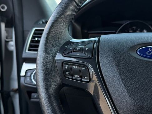 Used 2018 Ford Explorer XLT w/ XLT Appearance Package AWD/4WD image 11
