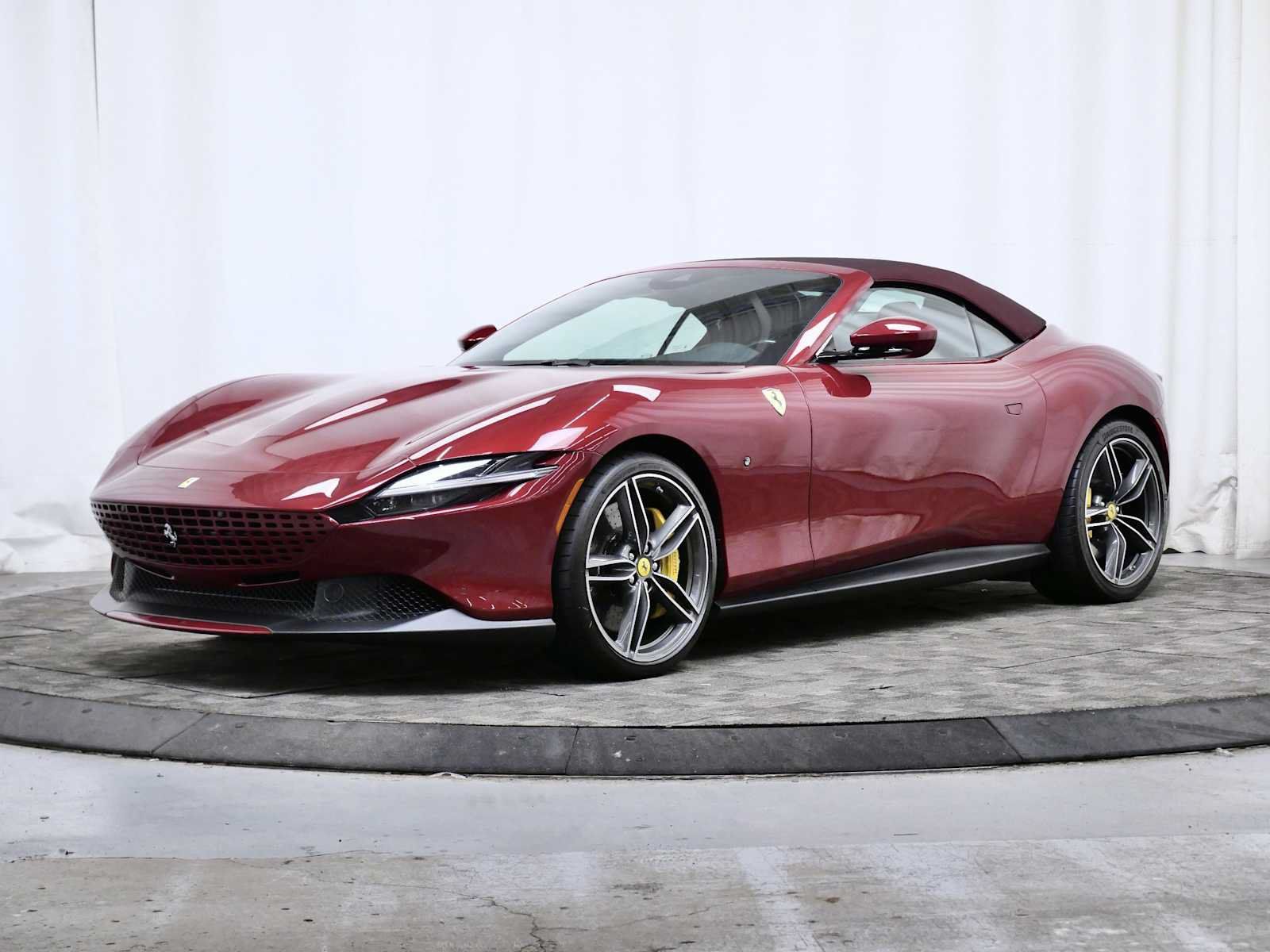 Certified 2025 Ferrari Roma Spider RWD image 1