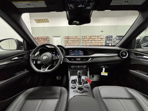 New 2025 Alfa Romeo Stelvio Sprint image 15