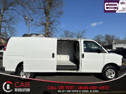 Used 2023 GMC Savana 2500 Extended w/ Driver Convenience Package RWD image 9
