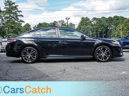 Used 2018 Toyota Camry SE w/ Moonroof Package FWD image 8
