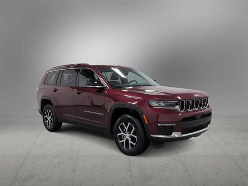Used 2025 Jeep Grand Cherokee L Limited image 2