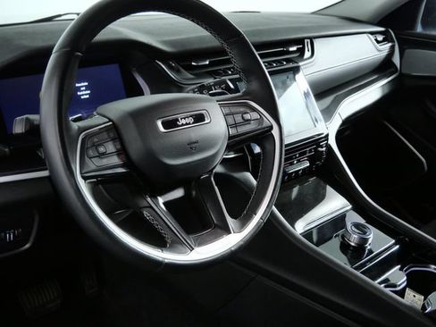 Used 2022 Jeep Grand Cherokee L Laredo w/ Luxury Tech Group I AWD/4WD image 20