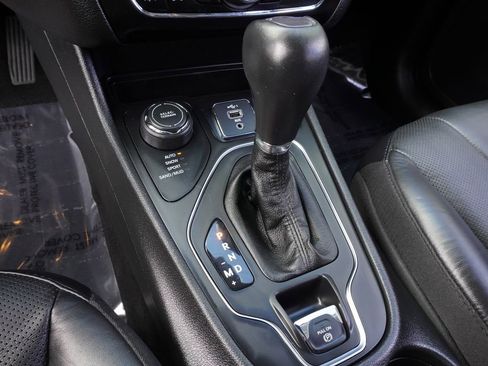 Used 2021 Jeep Cherokee Latitude Lux w/ Comfort/Convenience Group image 18