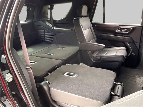Used 2024 Chevrolet Tahoe Z71 w/ Luxury Package AWD/4WD image 19