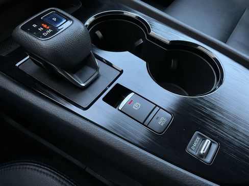 Used 2022 Nissan Rogue SV image 34