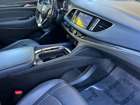 Used 2022 Buick Enclave Essence image 18