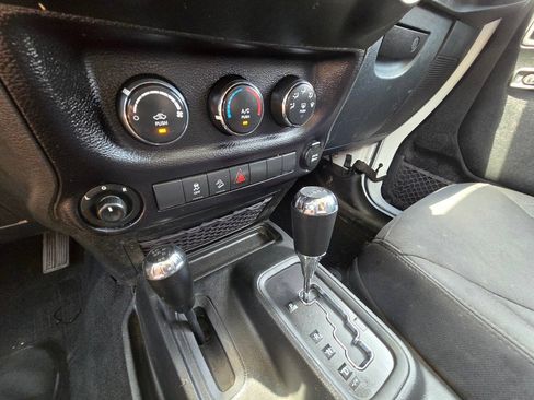 Used 2017 Jeep Wrangler Unlimited Sport w/ Quick Order Package 24S AWD/4WD image 19