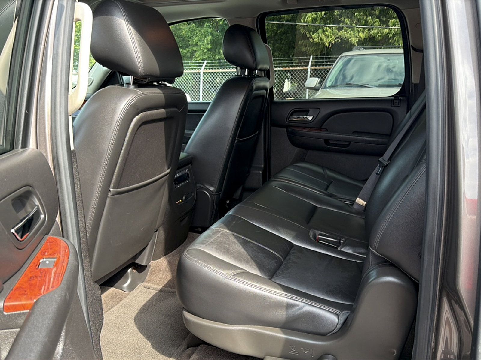 Used 2013 GMC Yukon XL SLT w/ SLT-2 Equipment Package AWD/4WD image 12