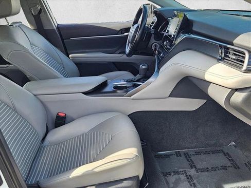 Used 2022 Toyota Camry SE FWD image 19
