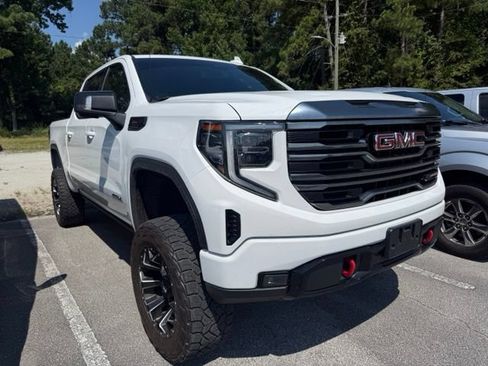 Used 2022 GMC Sierra 1500 AT4 w/ AT4 Preferred Package AWD/4WD image 2