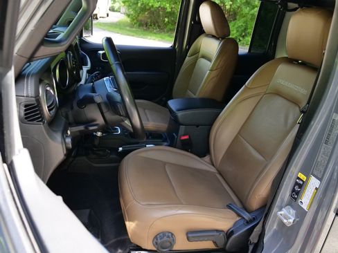 Used 2020 Jeep Wrangler Unlimited Rubicon AWD/4WD image 3