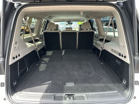 Used 2024 Jeep Wagoneer L Series II RWD image 35