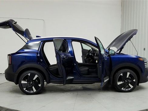 New 2025 Nissan Kicks SR image 16