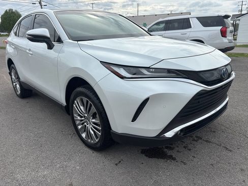 Used 2024 Toyota Venza Limited image 17