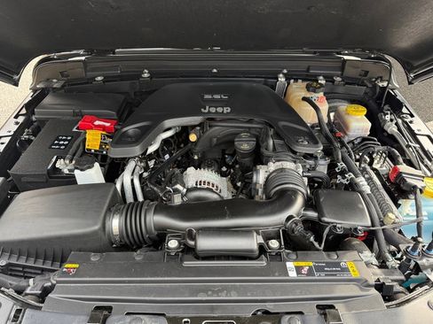 Used 2021 Jeep Wrangler Sport S image 9