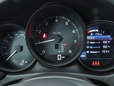 Certified 2025 Porsche Macan AWD/4WD image 35