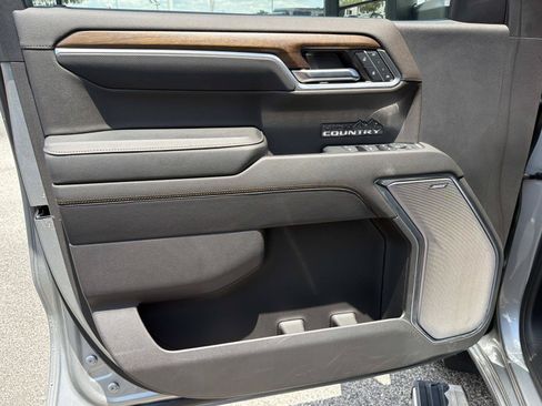 Used 2024 Chevrolet Silverado 1500 High Country w/ High Country Premium Package AWD/4WD image 19