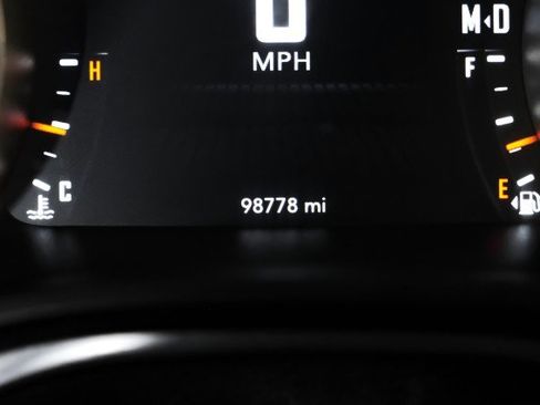 Used 2017 Dodge Challenger R/T image 12