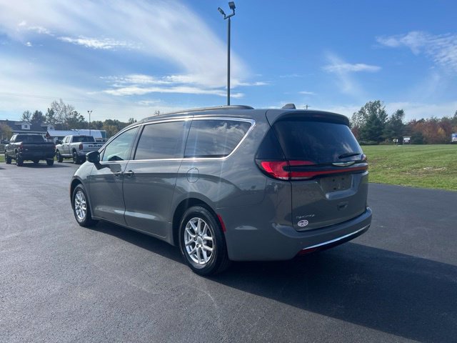 Used 2022 Chrysler Pacifica Touring-L FWD image 4