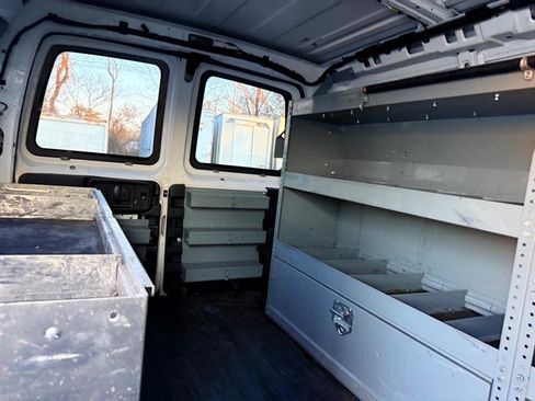 Used 2014 Chevrolet Express 2500 image 28