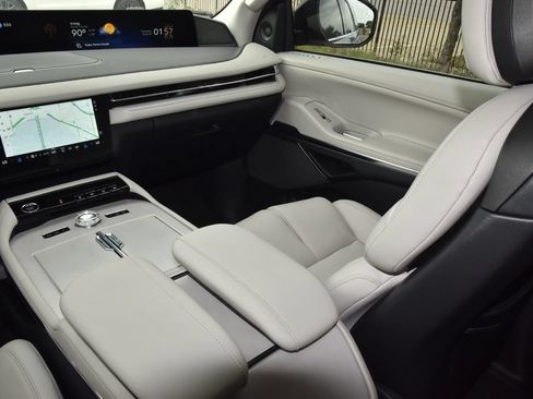 New 2026 Lincoln Navigator Reserve AWD/4WD image 18