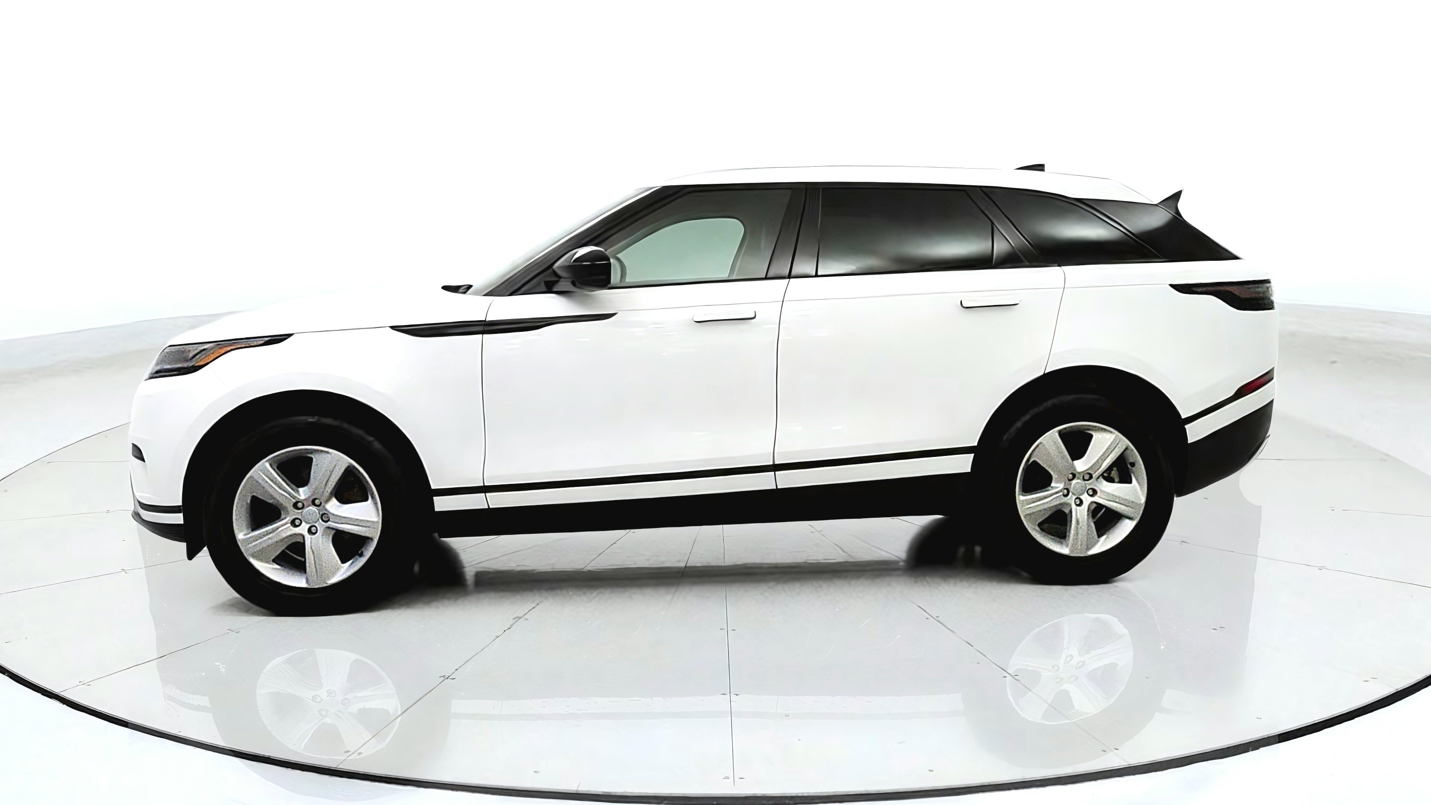 Used 2024 Land Rover Range Rover Velar S AWD/4WD image 4