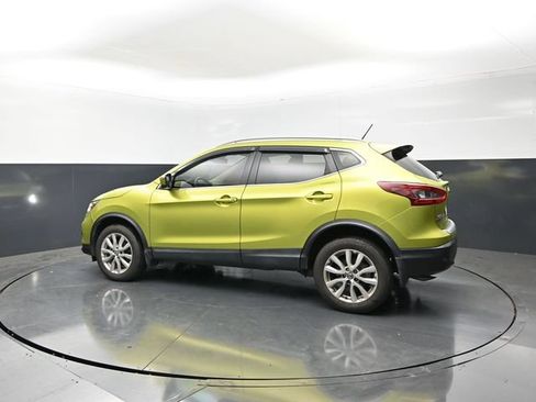 Used 2020 Nissan Rogue Sport SV w/ Technology Package FWD image 2
