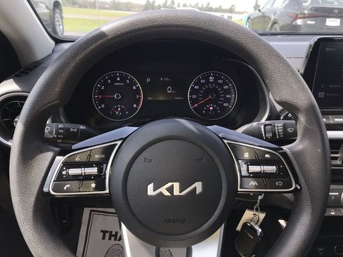 Used 2022 Kia Forte LXS FWD image 14