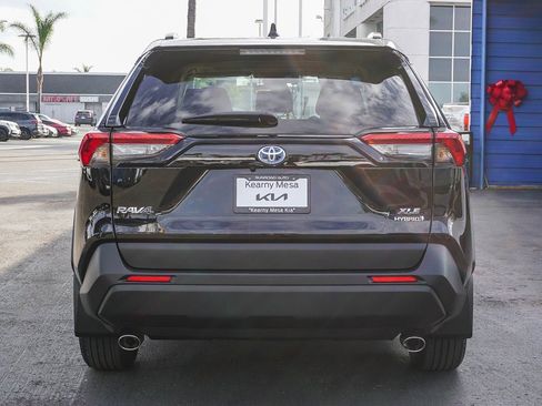 Used 2024 Toyota RAV4 XLE Premium image 6