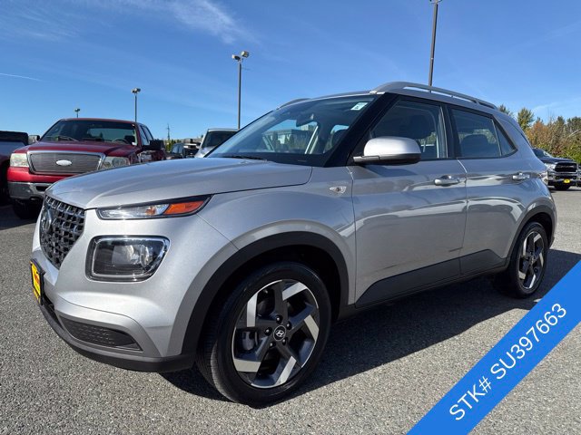 Used 2025 Hyundai Venue SEL FWD image 3