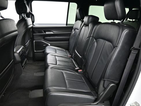 Used 2024 Jeep Wagoneer L Series II image 11