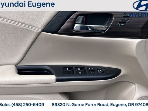 Used 2017 Honda Accord Touring image 12