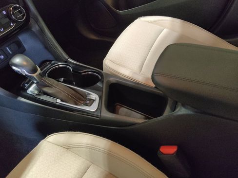 Used 2021 Buick Encore GX Select w/ Advanced Technology Package FWD image 26