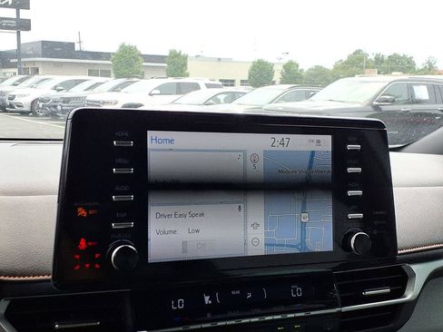 Used 2024 Toyota Sienna XSE FWD image 11
