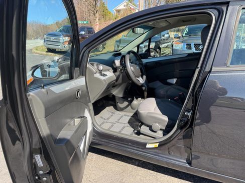 Used 2015 Chevrolet Spark LT image 9