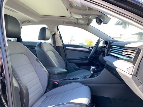 Used 2025 Volkswagen Jetta SE image 35