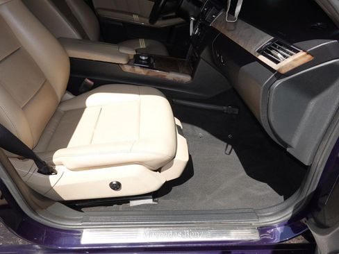 Used 2011 Mercedes-Benz E 350 Sedan image 23