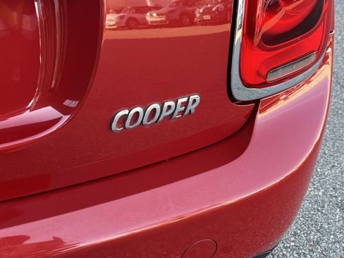 Used 2015 MINI Cooper 4-Door Hardtop image 25