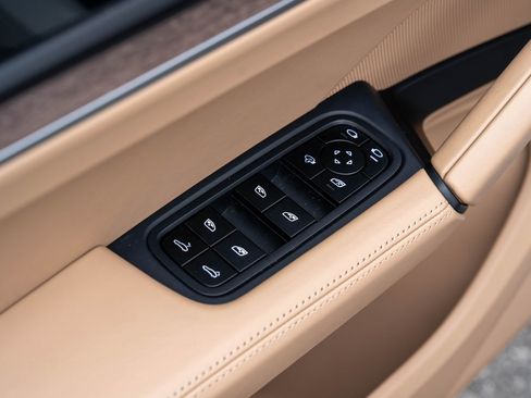 Certified 2024 Porsche Cayenne image 21