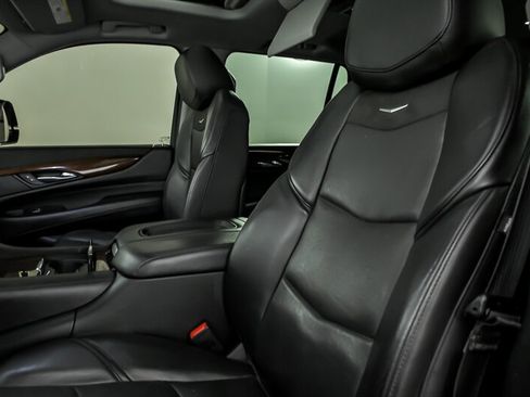 Used 2019 Cadillac Escalade Luxury AWD/4WD image 20