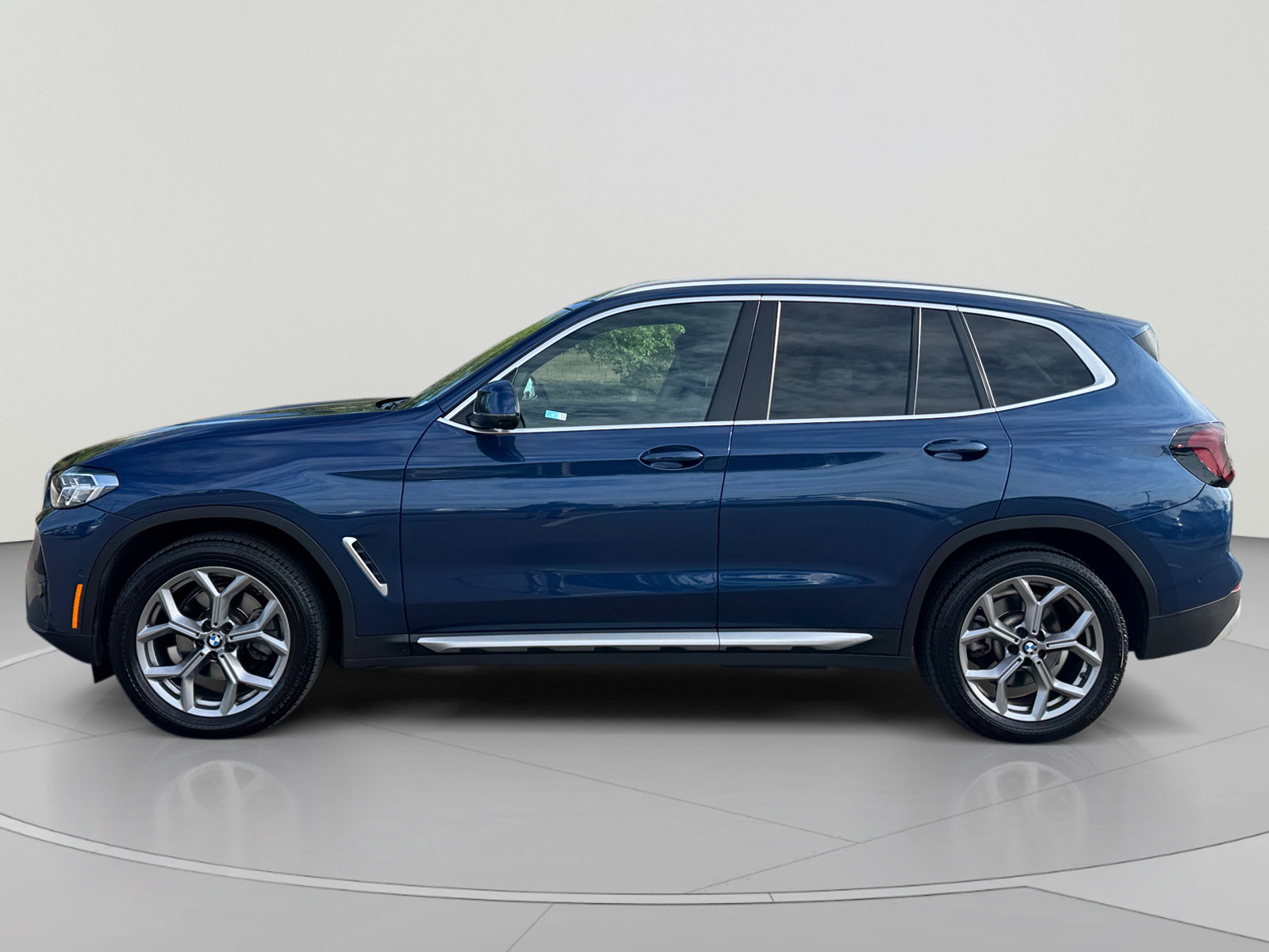 Used 2024 BMW X3 xDrive30i w/ Convenience Package AWD/4WD image 2