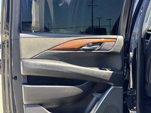 Used 2020 Cadillac Escalade ESV Luxury image 11