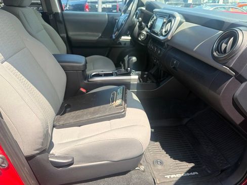Used 2018 Toyota Tacoma SR5 AWD/4WD image 20