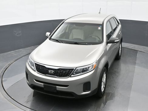 Used 2014 Kia Sorento LX image 29