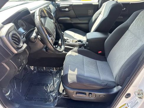 Used 2020 Toyota Tacoma TRD Sport w/ Technology Package AWD/4WD image 26